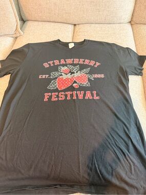Strawberry Festival Graphic Tee - Black/Red XL